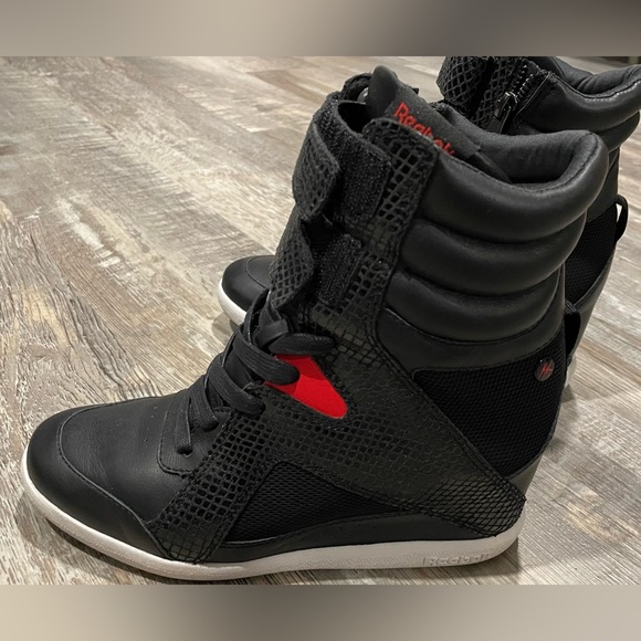 Reebook leather ankle sneaker.size 6 - Picture 4 of 6